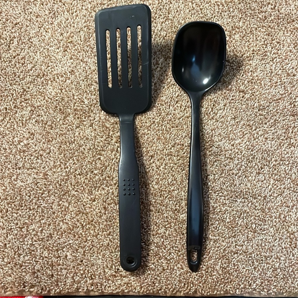 Bundle os 2 black serving pieces